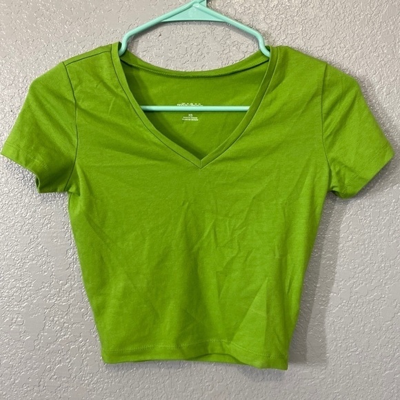 Wild Fable V Neck Lime Green Basic Crop Top - Picture 2 of 7